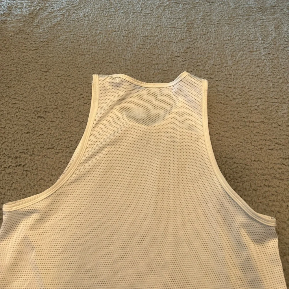 Lululemon Race Tank crop size 8 Color White
